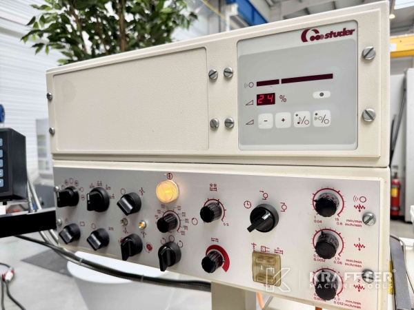 Bedienpult auf Rundschleifmaschine STUDER S20 Favorit 90156