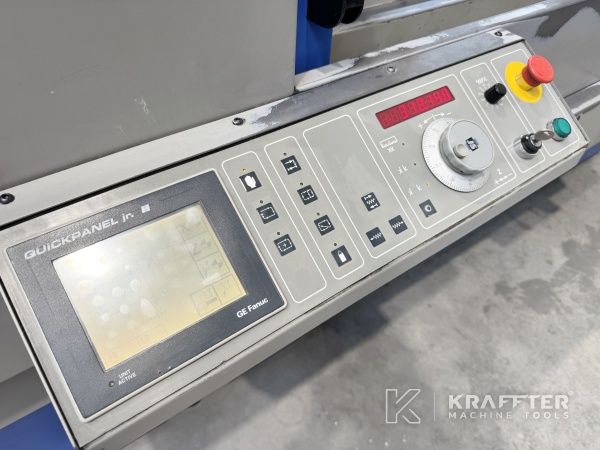 Bedienpult auf CNC-Rundschleifmaschine JONES & SHIPMAN Ultramat-X 90084 