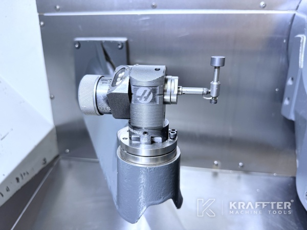 Präzisionsbearbeitung mit gebrauchten CNC Bearbeitungszentrum HAAS UMC 750 SS 90145