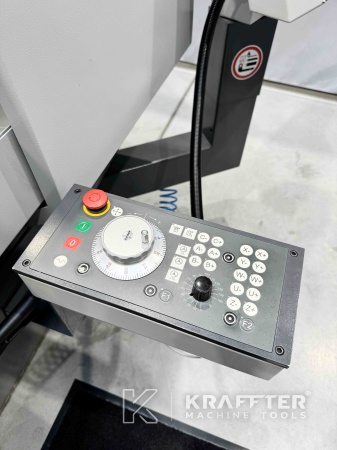 Bedienpult auf Koordinatenschleifmaschine HAUSER S35-400 90095 