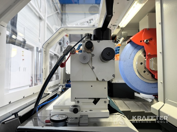 Präzisionsbearbeitung mit gebrauchten CNC Rundschleifmaschine STUDER S33 90177