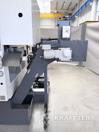 Späneförderer auf NAKAMURA TOME WT 100 90182