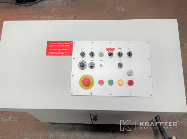 Bedienpult auf Werkzeugschleifmaschine EWAG RS 15 20689-979