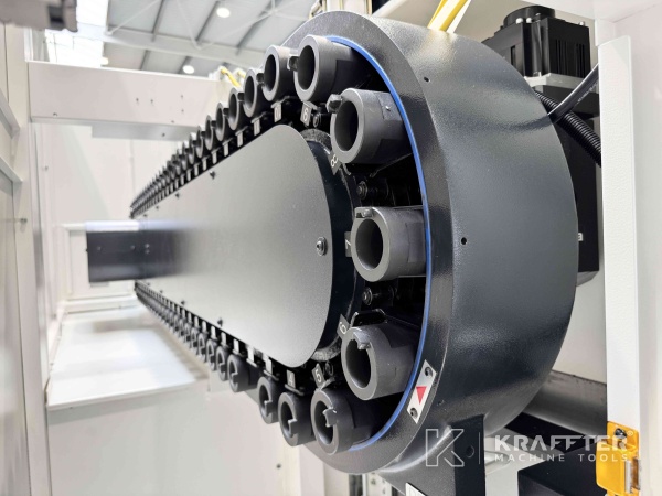 Feinmechanik : CNC Bearbeitungszentrum MAZAK Variaxis C-600 90161