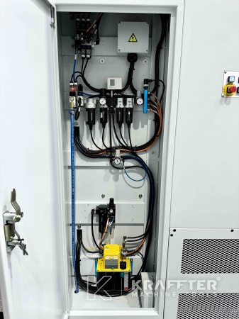 Gebrauchte Werkzeugmaschine zu verkaufen - EUMACH UMC1000 90122 Achsen bei KRAFFTER