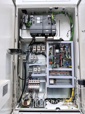 Industrielle Schaltschränke auf MAZAK Mega Turn 900 90171
