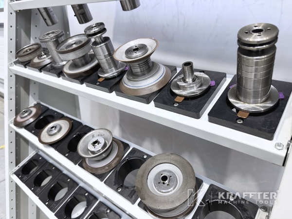 CNC Werkzeugschleifmaschine WALTER Helitronic Power 90186 – überholt, Vertrieb in Deutschland, Europa und weltweit.