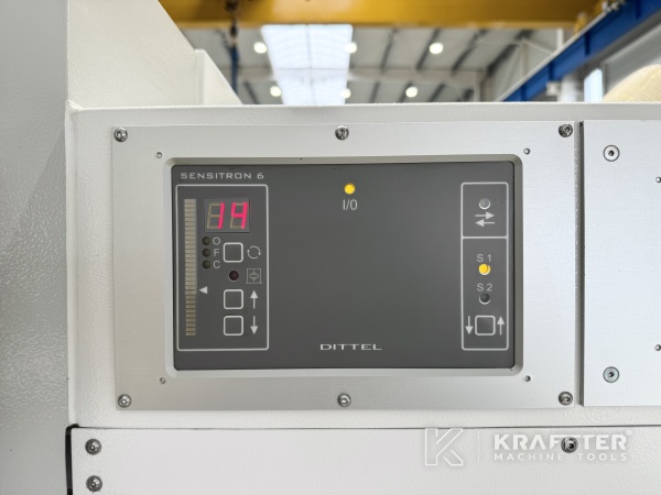 Bedienpult auf CNC Rundschleifmaschine STUDER S33 90177