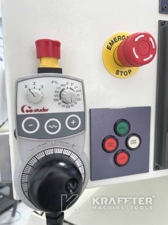 Bedienpult auf CNC-Rundschleifmaschine STUDER eco650 90080