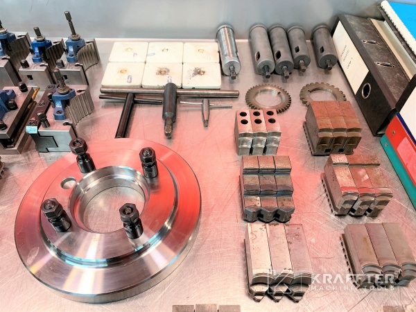 Ausrüstungen , Zubehör für CNC Zyklendrehmaschine DMT KERN Status 20689-933