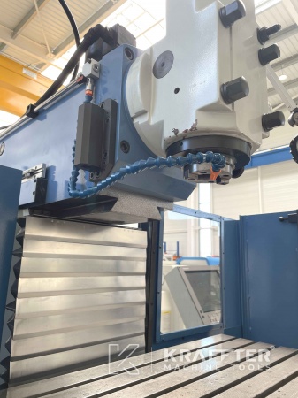 Präzisionsbearbeitung mit gebrauchten CNC Fräsmaschine PEDERSEN VPF-970TI 20689-997